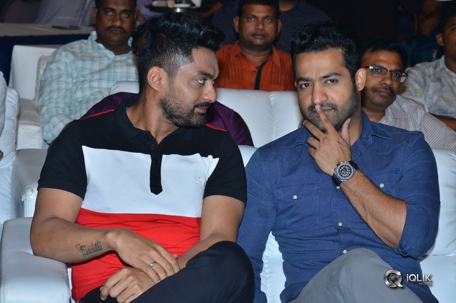 Naa-Nuvve-Pre-Release-Function-Photos